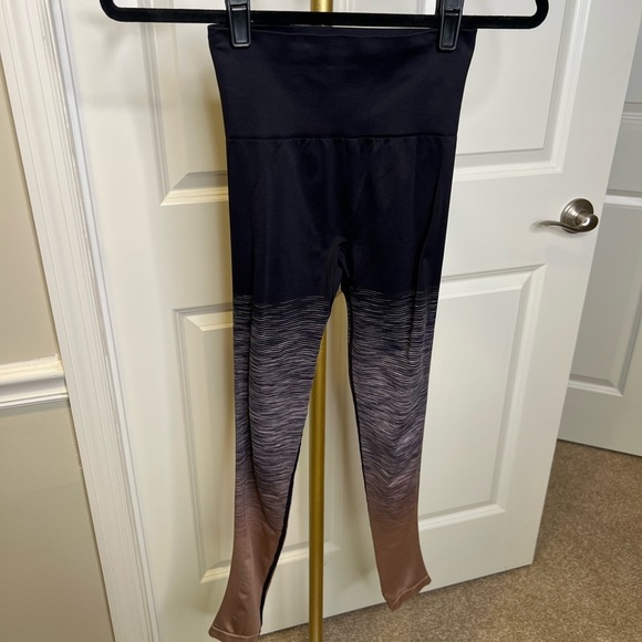 Victoria’s Secret PINK ombré striped seamless leggings - Picture 9 of 11